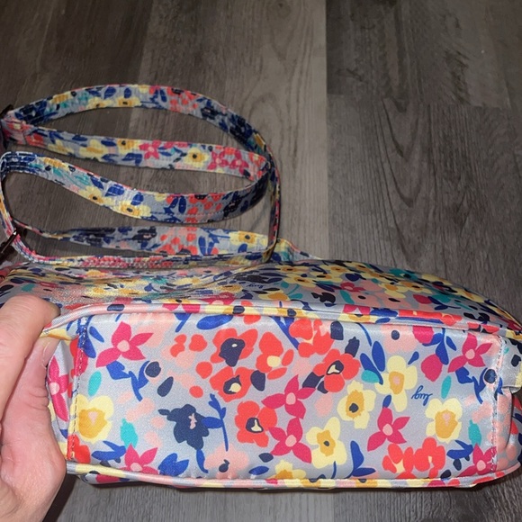 Lug MAMBO Crossbody Bag Wildflower RFID NWOT!!stunning - Picture 6 of 9